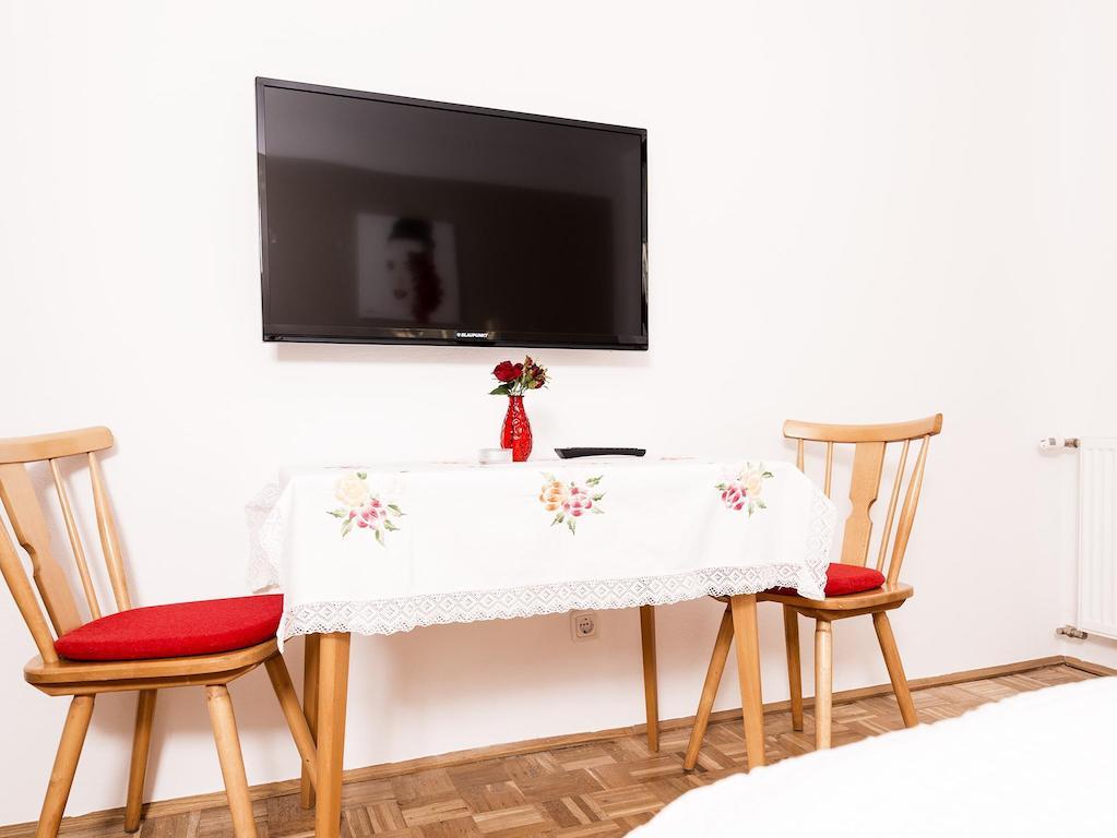 Gaestehaus Genf Velden am Wörthersee Kamer foto